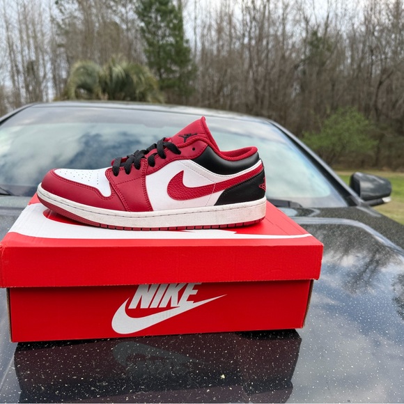 Air Jordan 1 Low `Reverse Black Toe’ main image 4